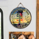 So Many In The Racetrack - Racing Metal Pattern Print Round Wood Sign