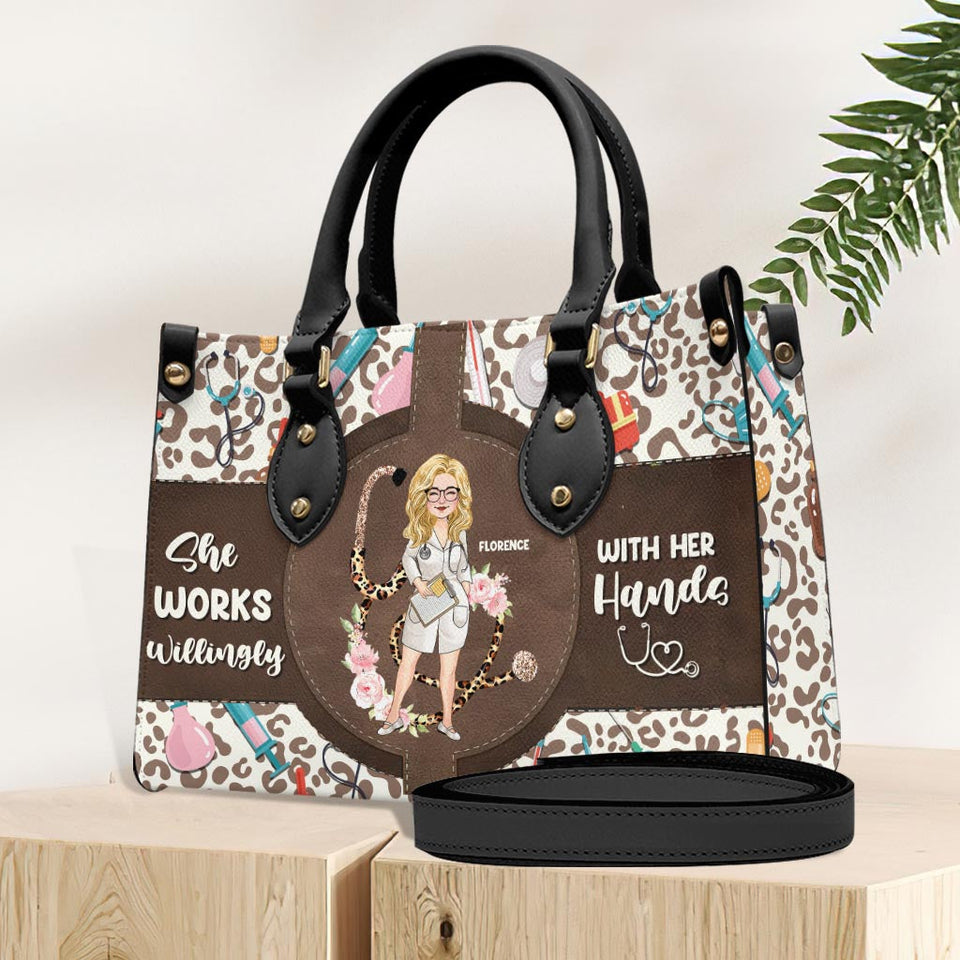 She Works Willingly With Her Hands - Personalized Nurse Leather Handbag