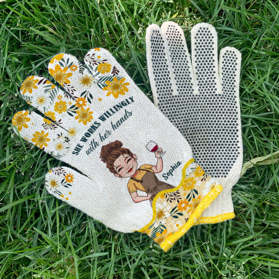 She Works Willingly With Her Hands - Personalized Gardening Garden Gloves